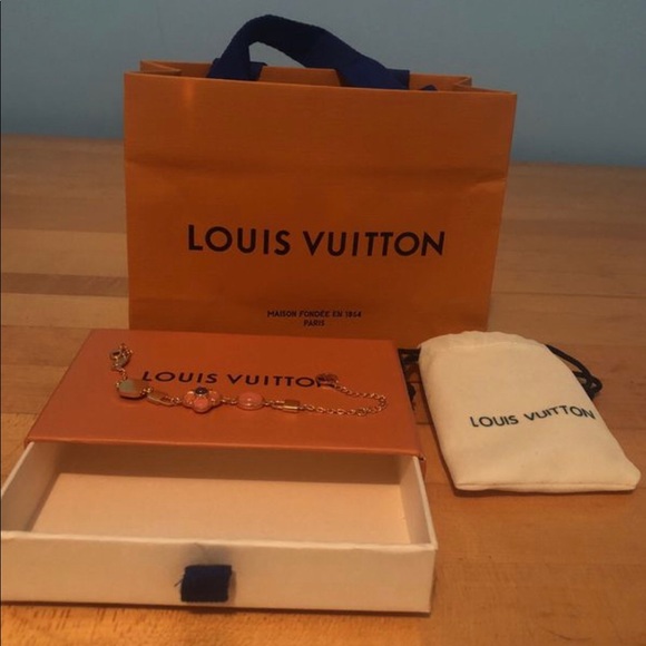 LOUIS VUITTON WOMENS NECKLACE - Picture 2 of 3